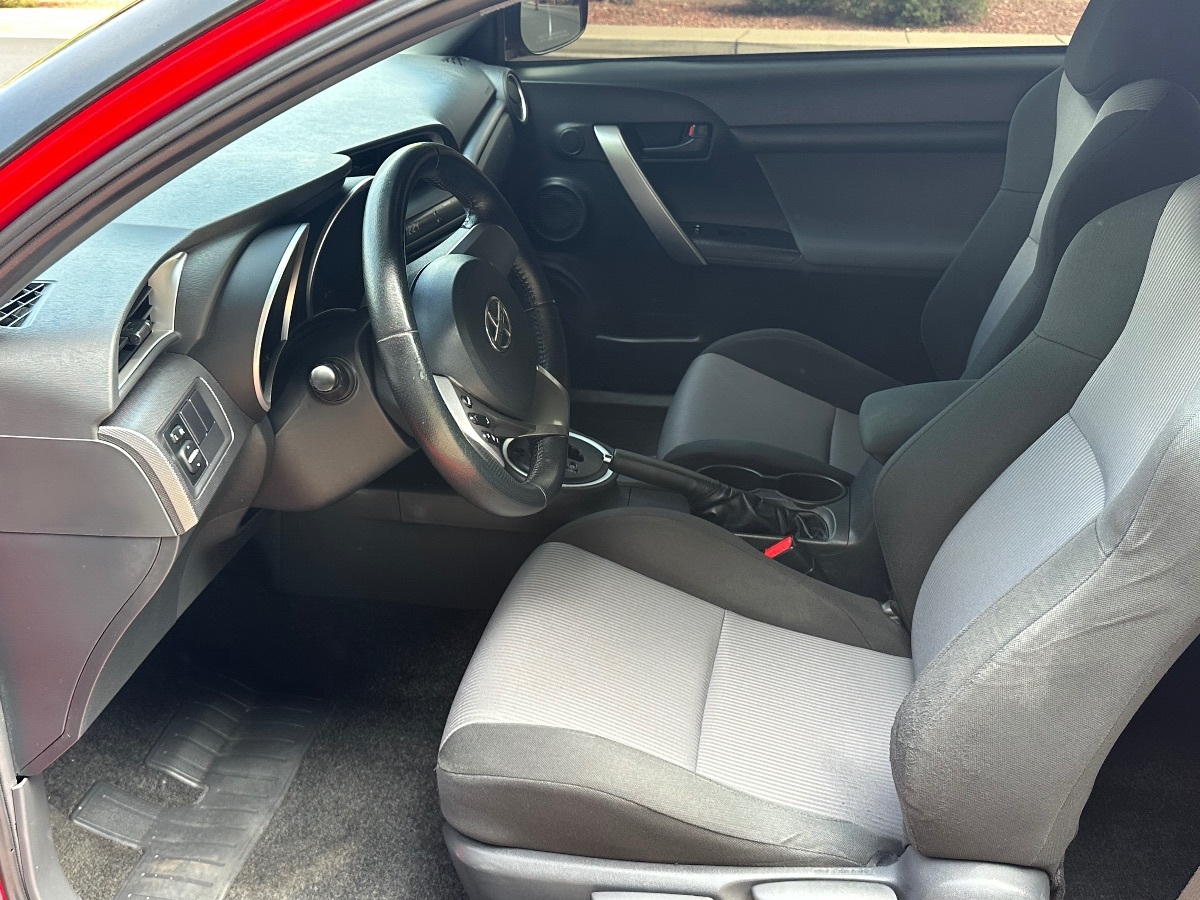 2014 Scion tC photo 12