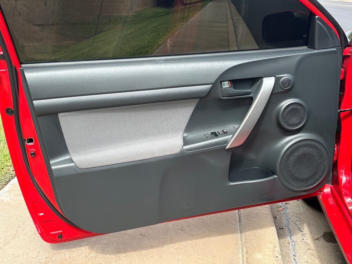 2014 Scion tC photo 28