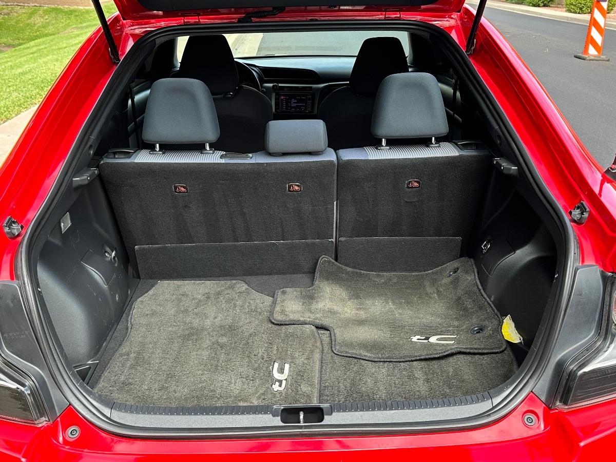 2014 Scion tC photo 32