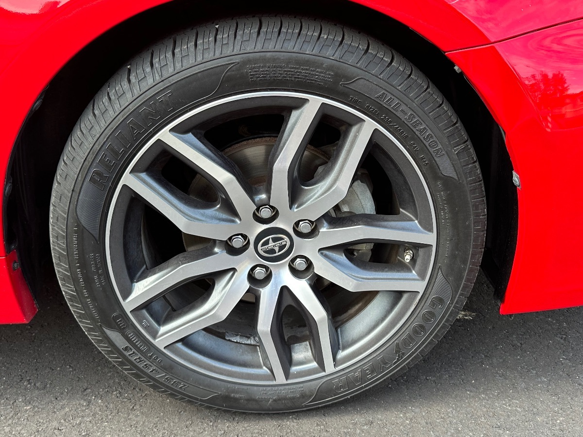 2014 Scion tC photo 37