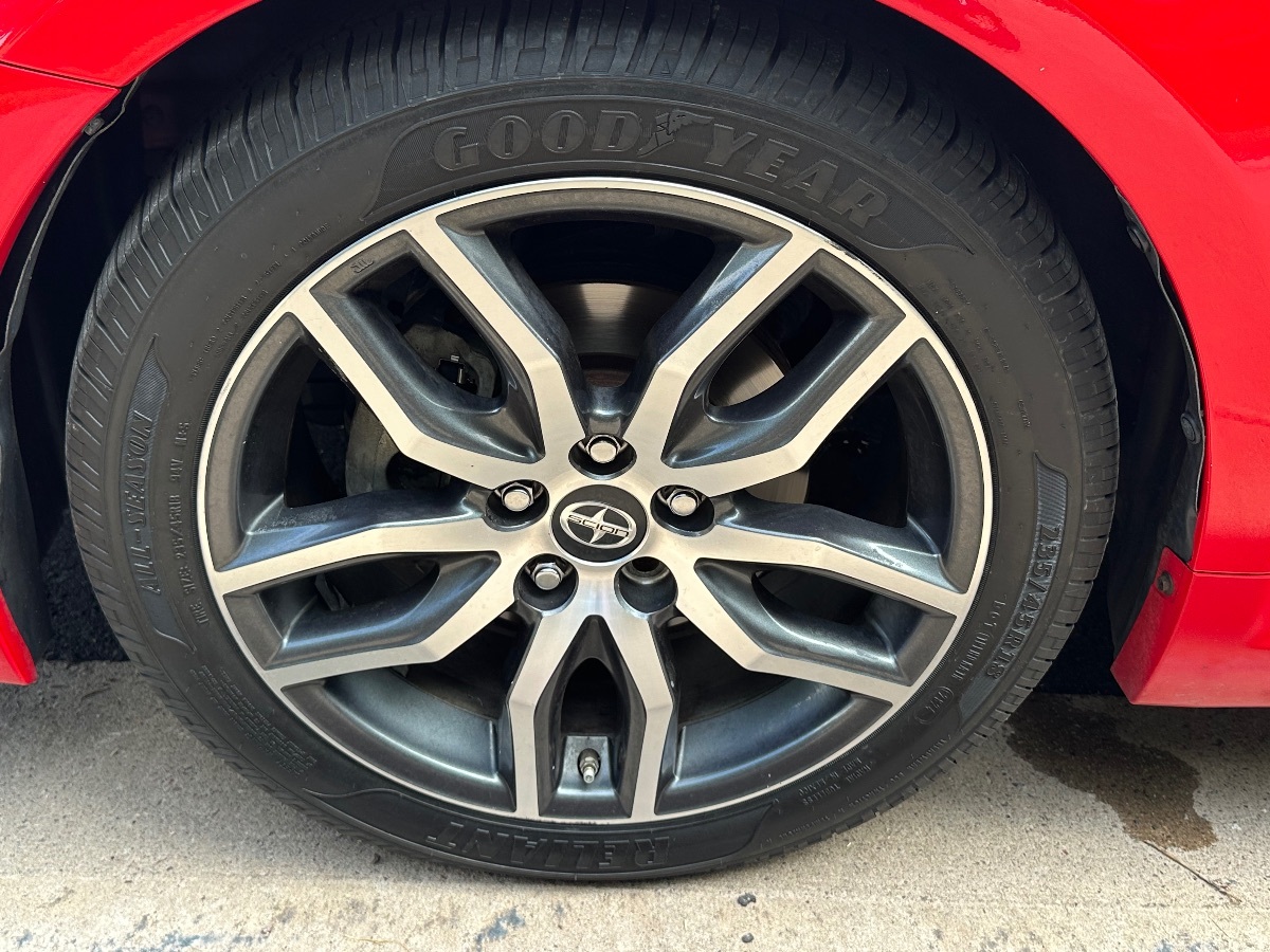 2014 Scion tC photo 38