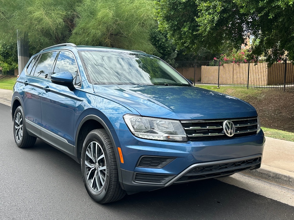 2020 Volkswagen Tiguan SE photo 2