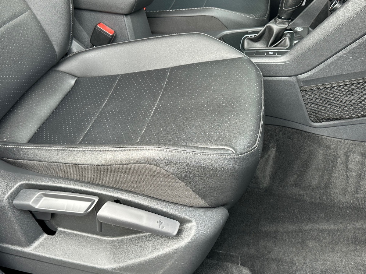 2020 Volkswagen Tiguan SE photo 18