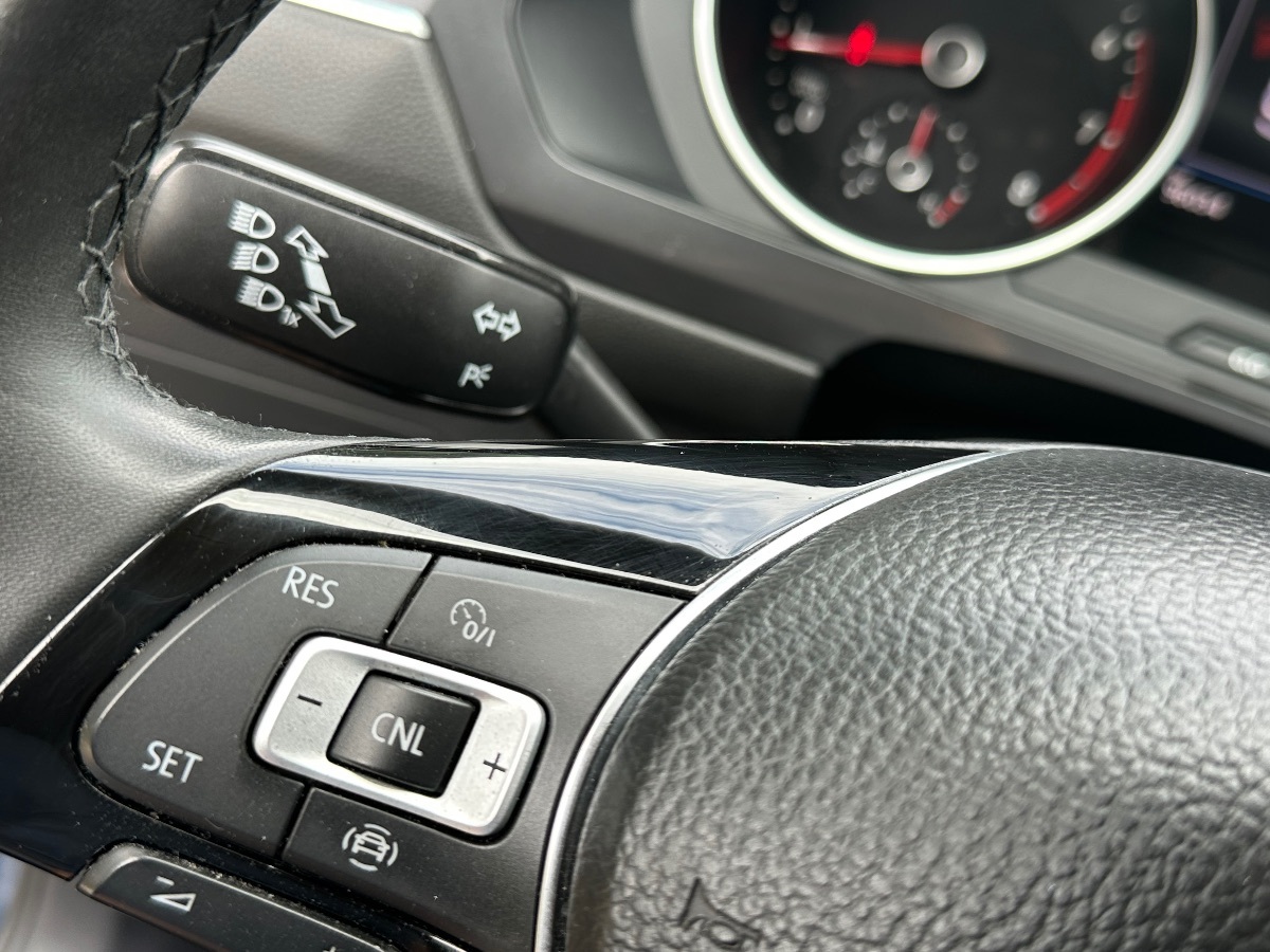 2020 Volkswagen Tiguan SE photo 26