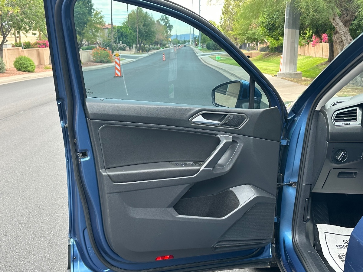 2020 Volkswagen Tiguan SE photo 38