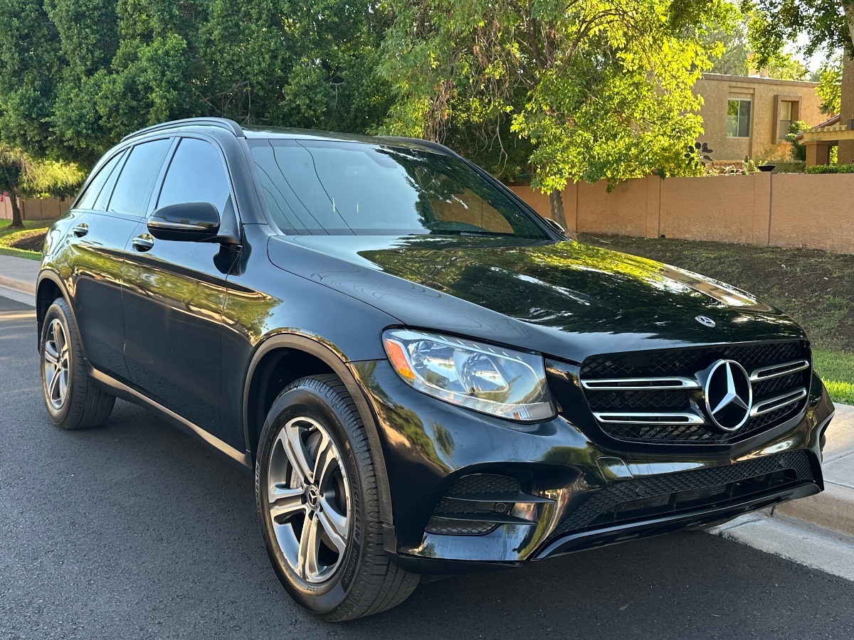 2018 Mercedes Benz GLC 300 photo 2