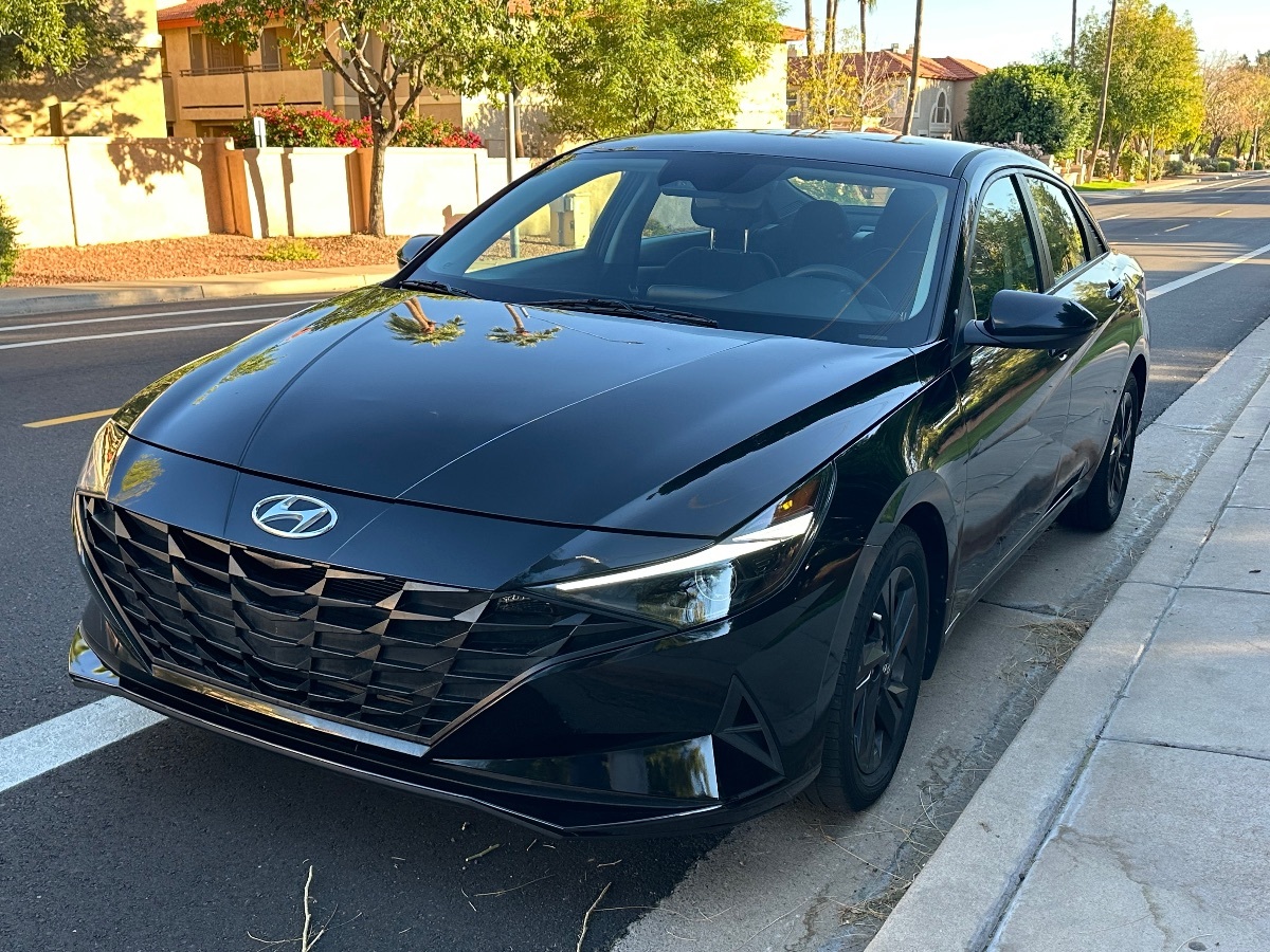 2022 Hyundai Elantra SEL photo 4