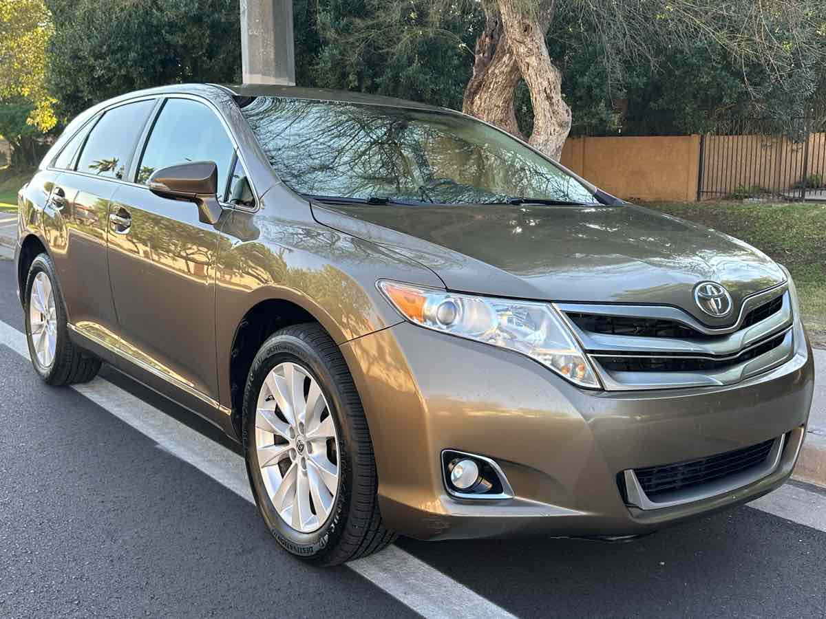 2013 Toyota Venza LE photo 2