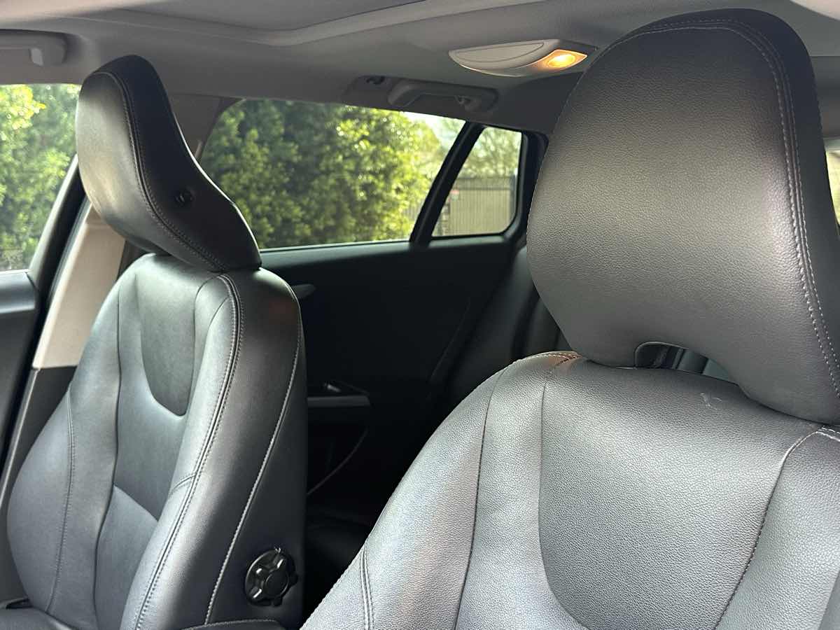 2015 Volvo V60 Premier Plus - Photo 12