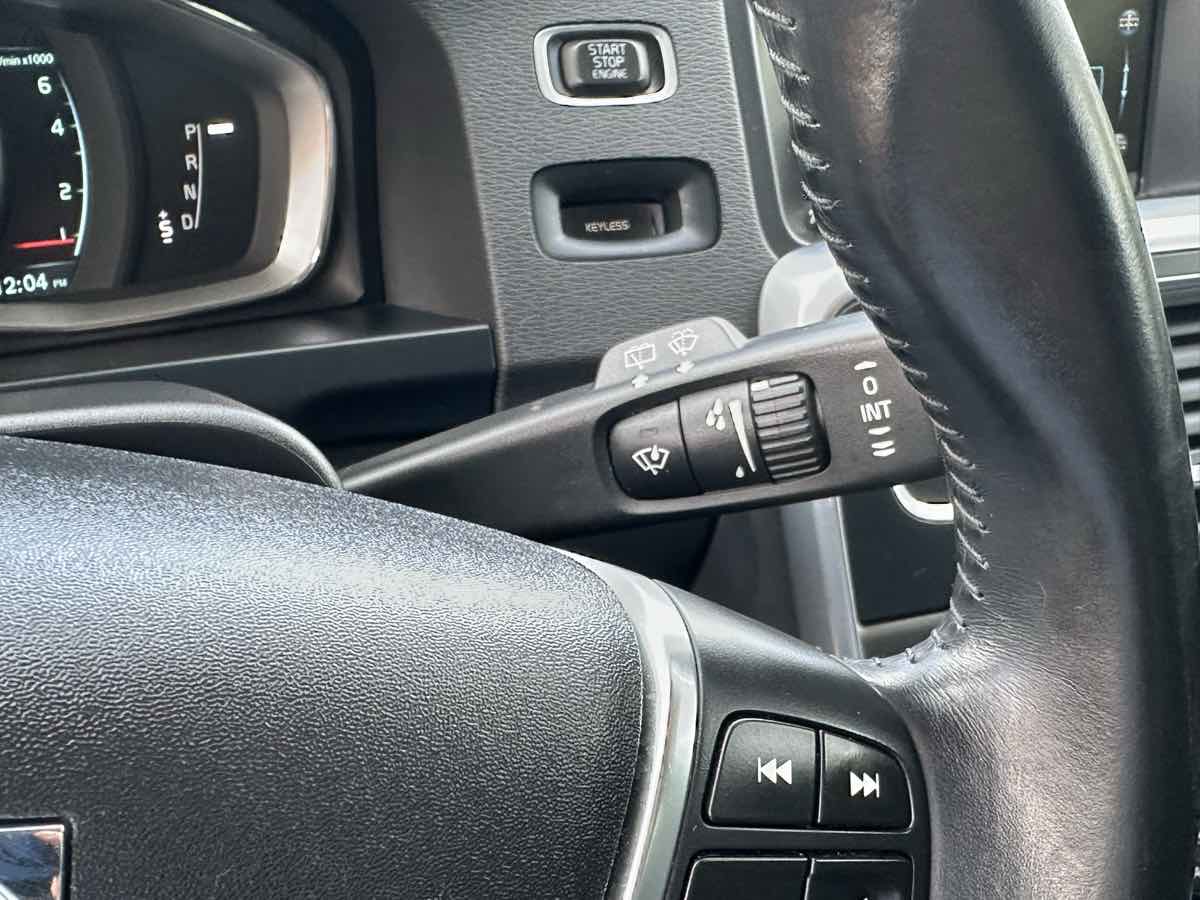2015 Volvo V60 Premier Plus - Photo 30