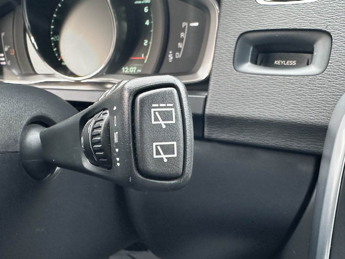 2015 Volvo V60 Premier Plus - Photo 37