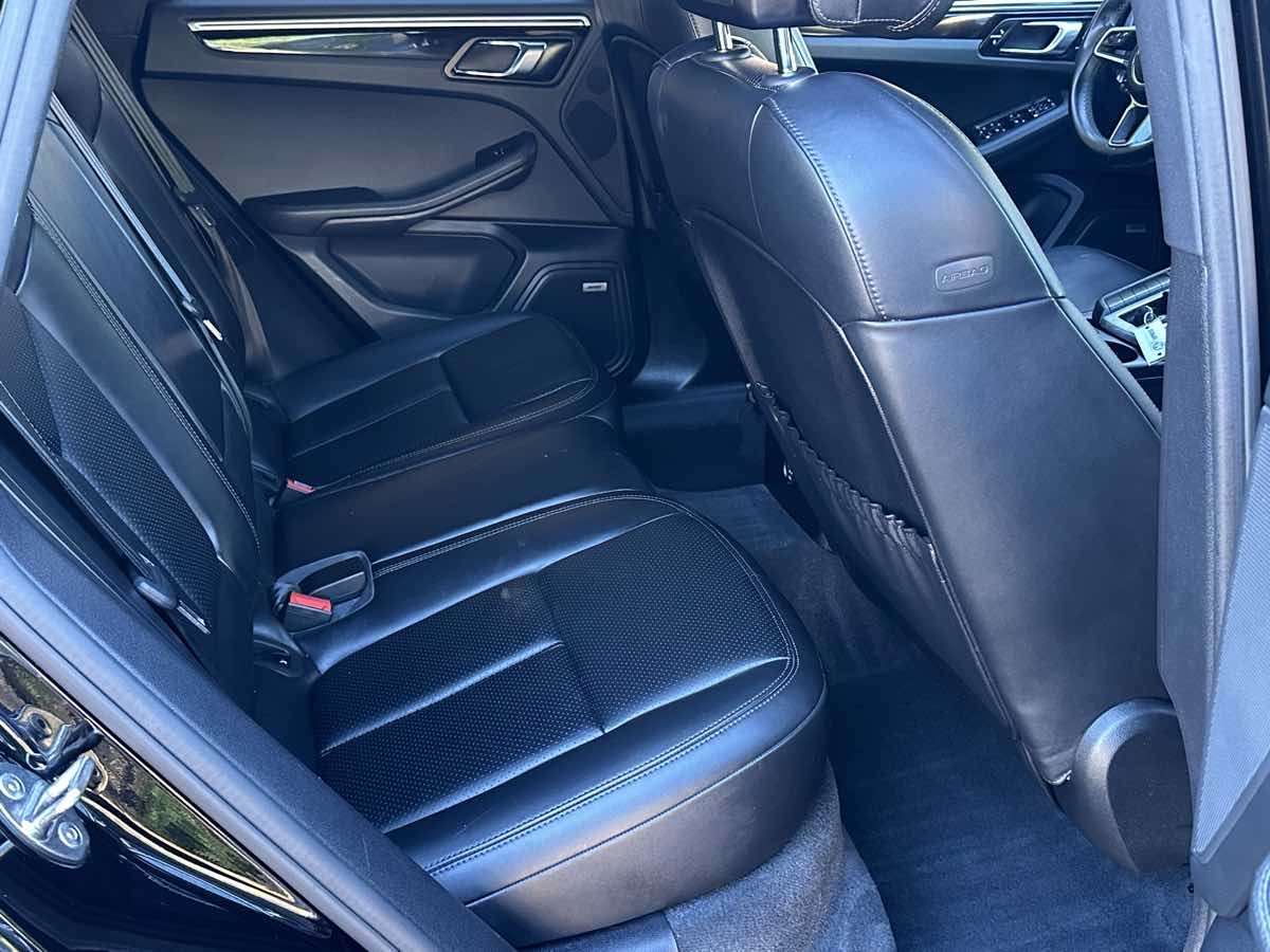 2018 Porsche Macan Base - Photo 18