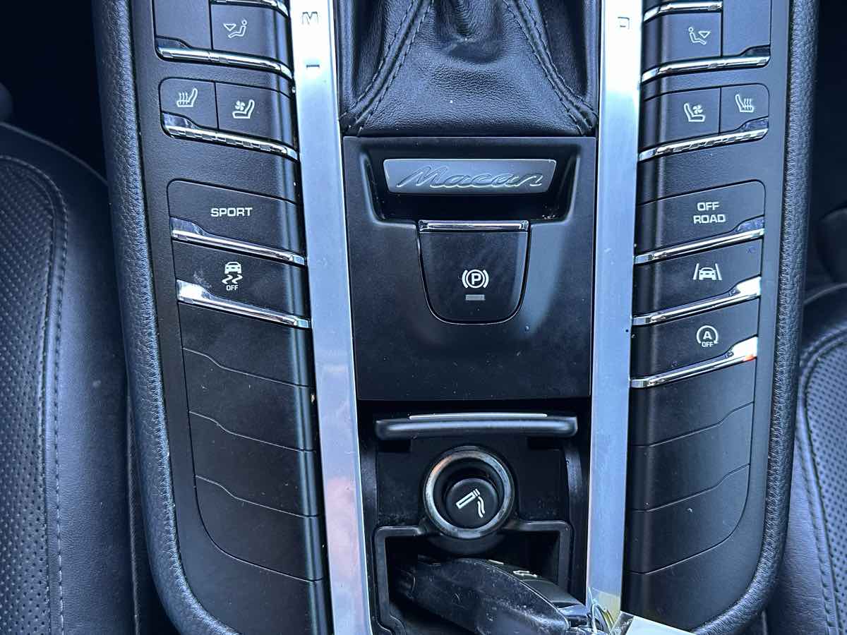 2018 Porsche Macan Base - Photo 34