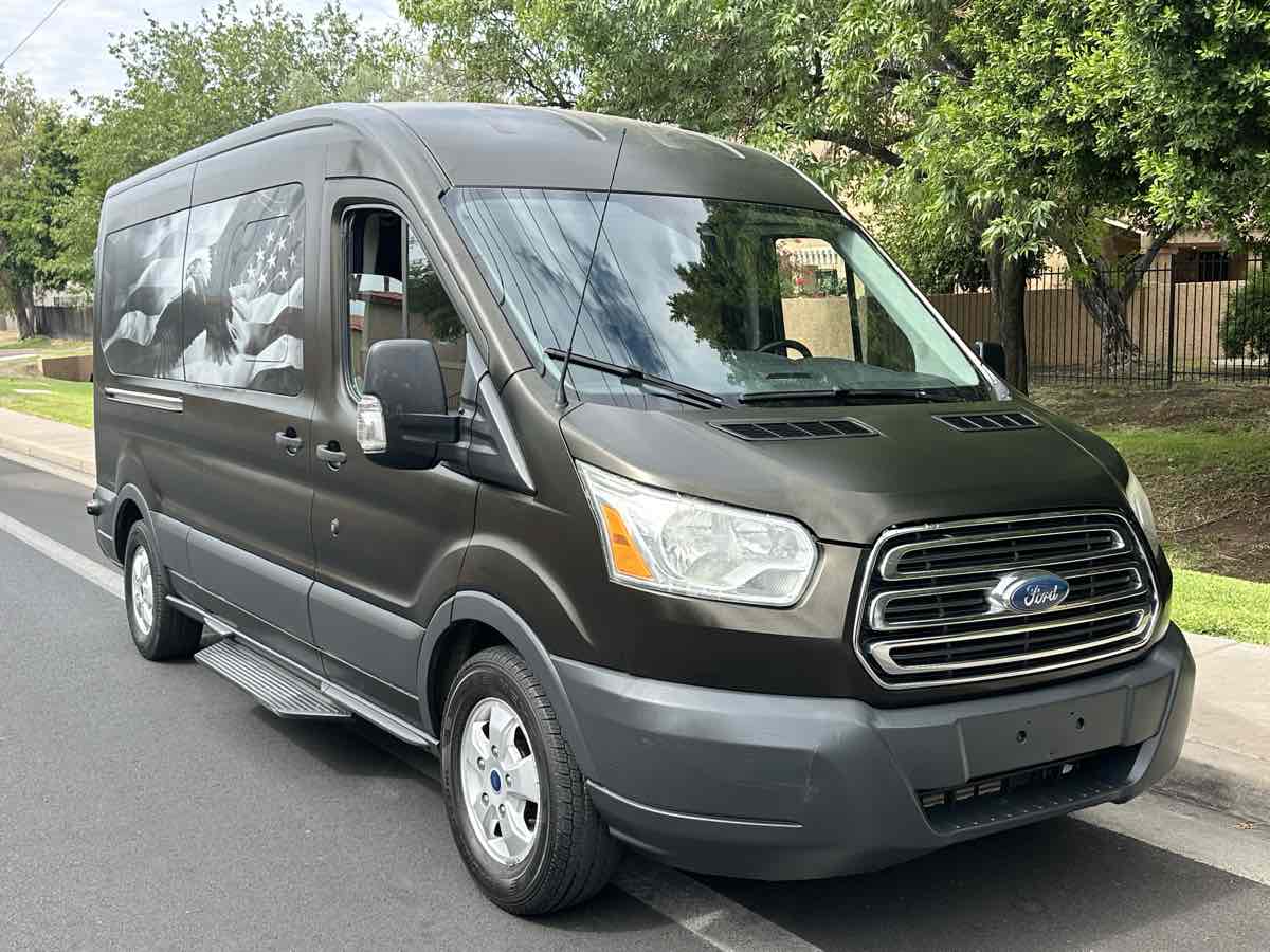 Ford Transit photo 2