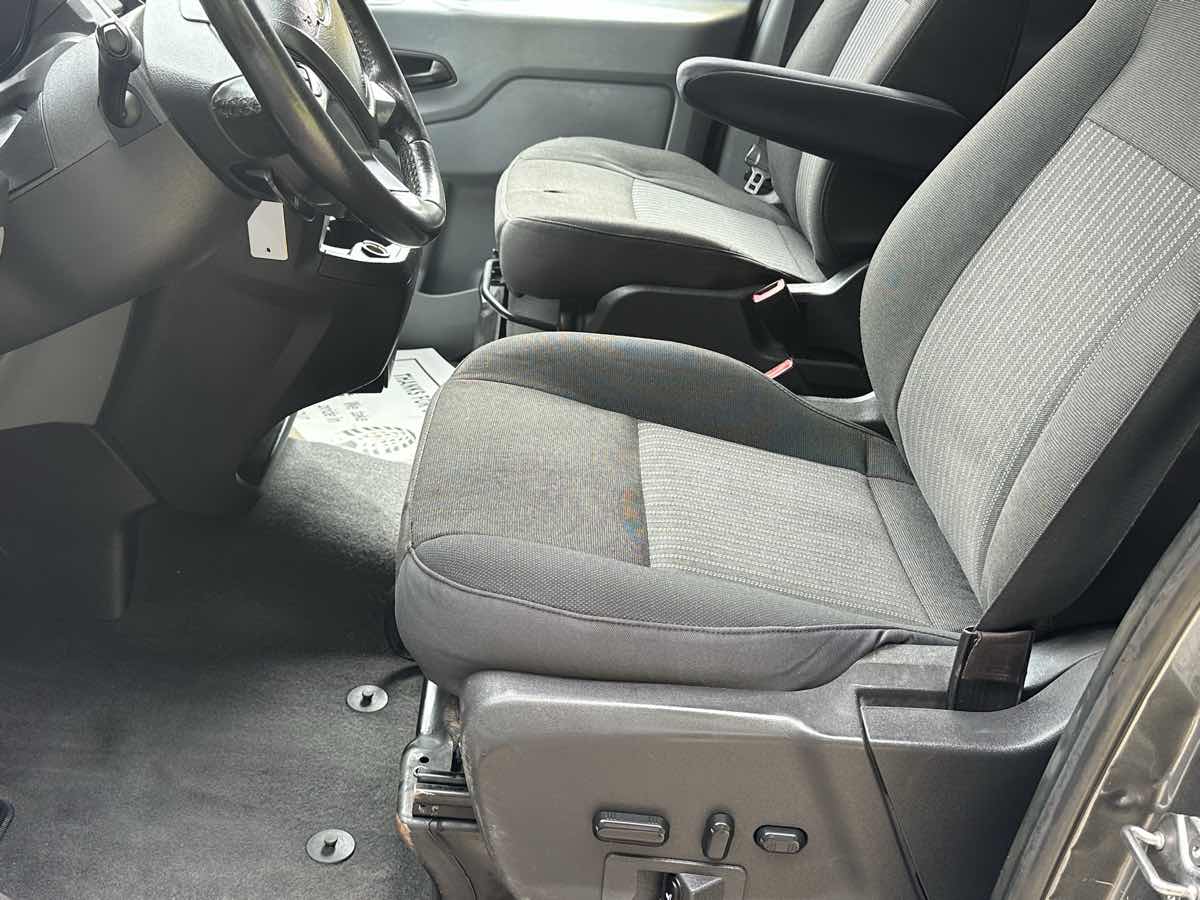 Ford Transit photo 12