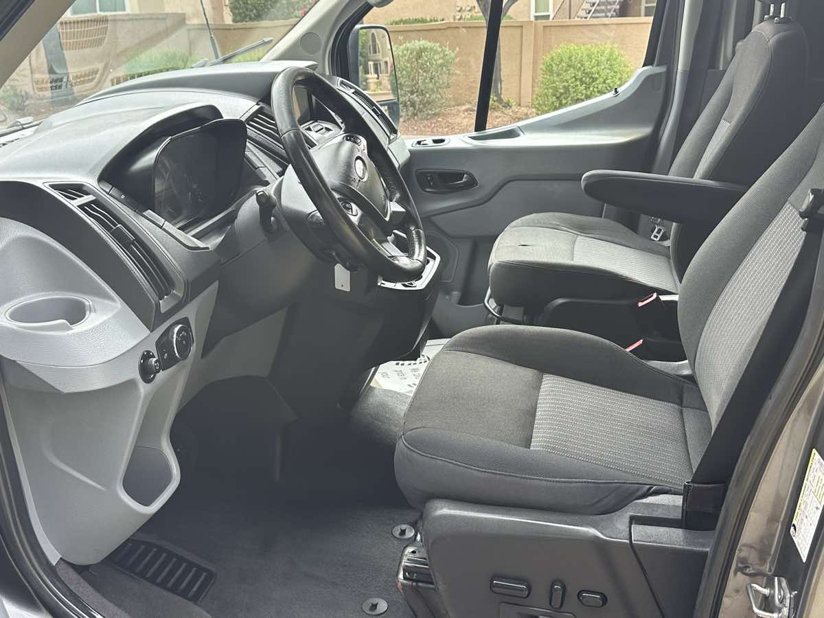 Ford Transit photo 13