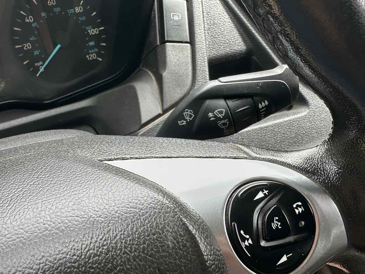 Ford Transit photo 26