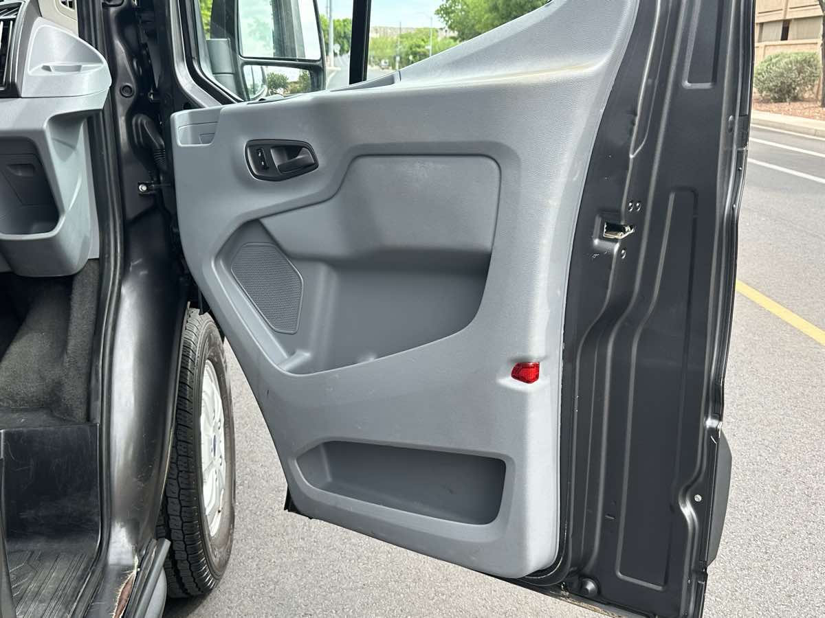 Ford Transit photo 40