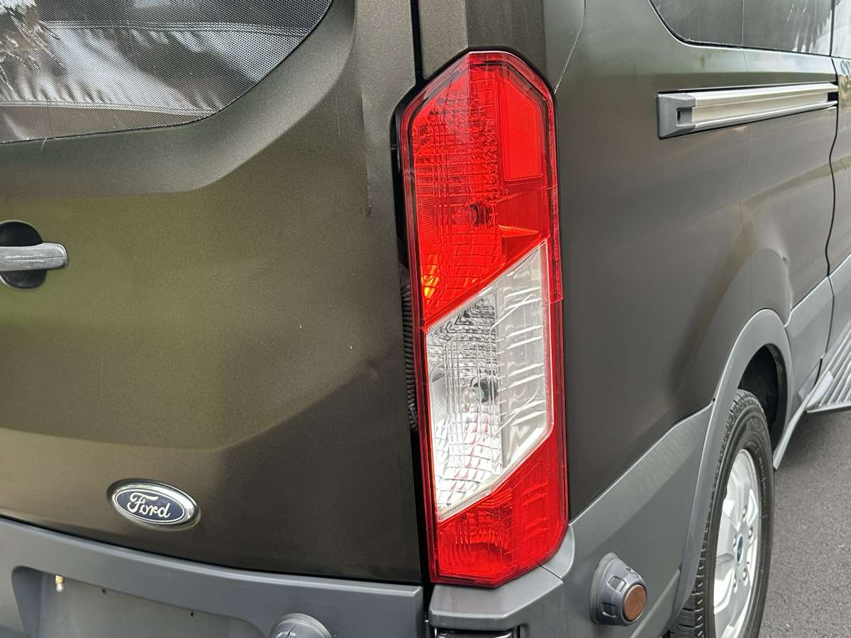 Ford Transit photo 46