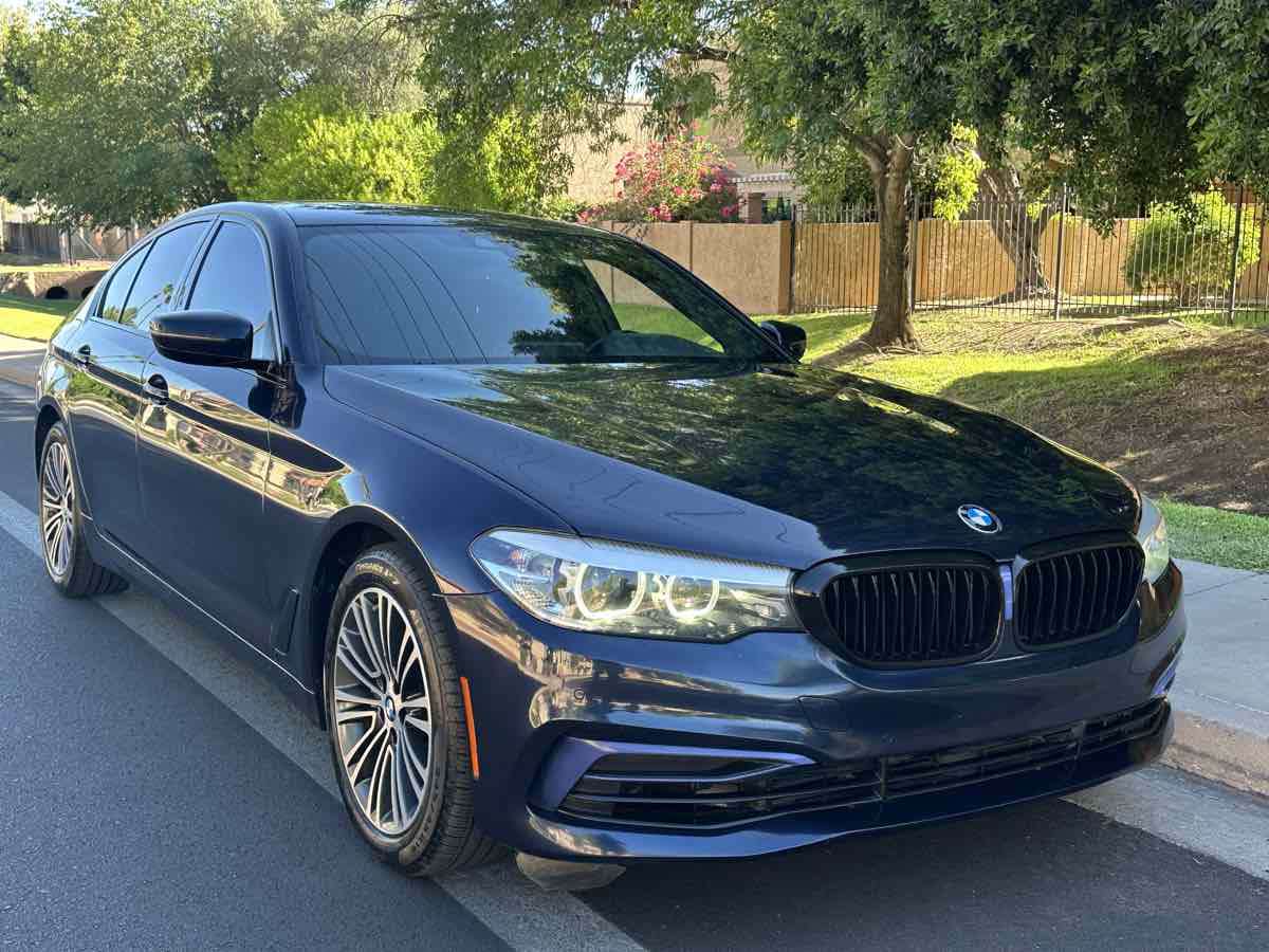 BMW 5 Series photo 2