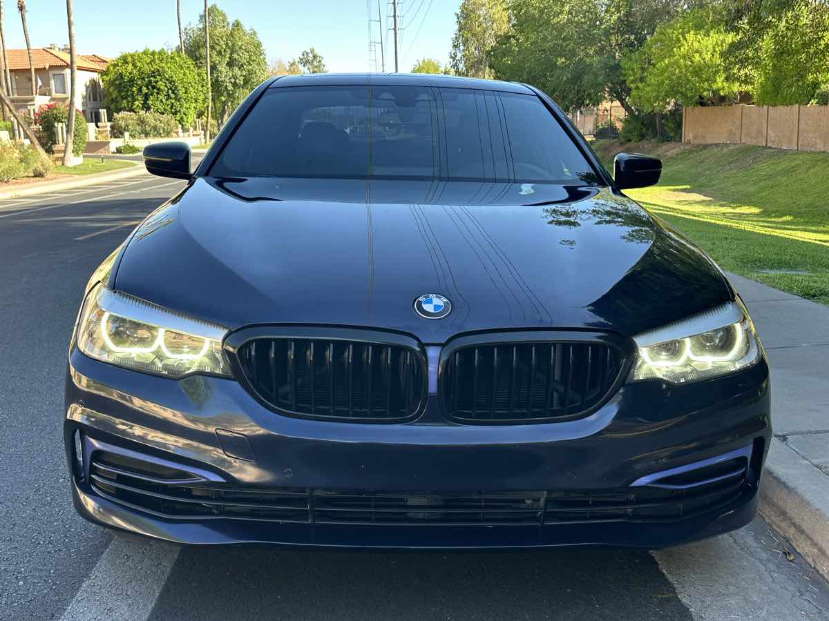 BMW 5 Series photo 3