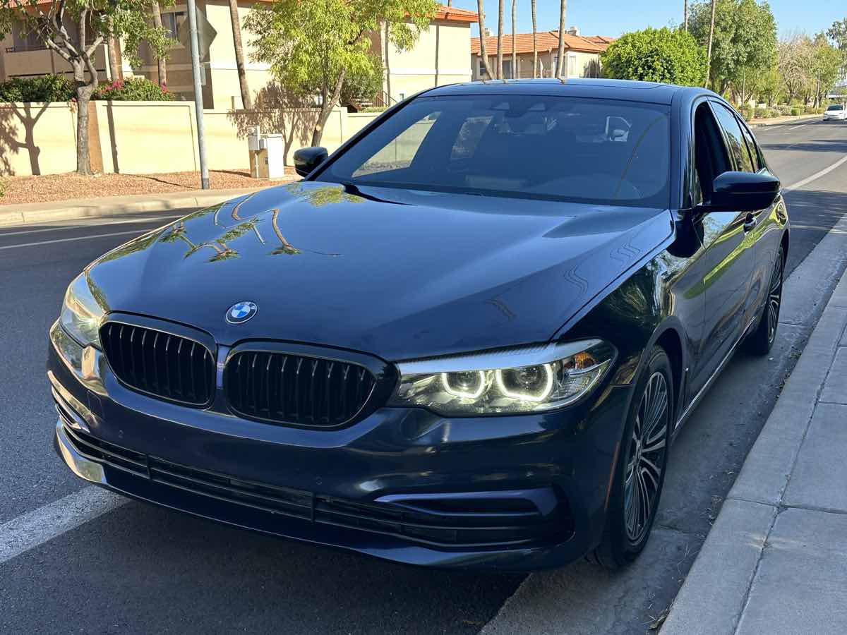 BMW 5 Series photo 4