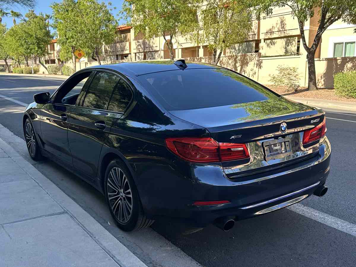 BMW 5 Series photo 6