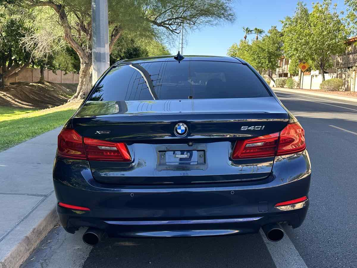 BMW 5 Series photo 7