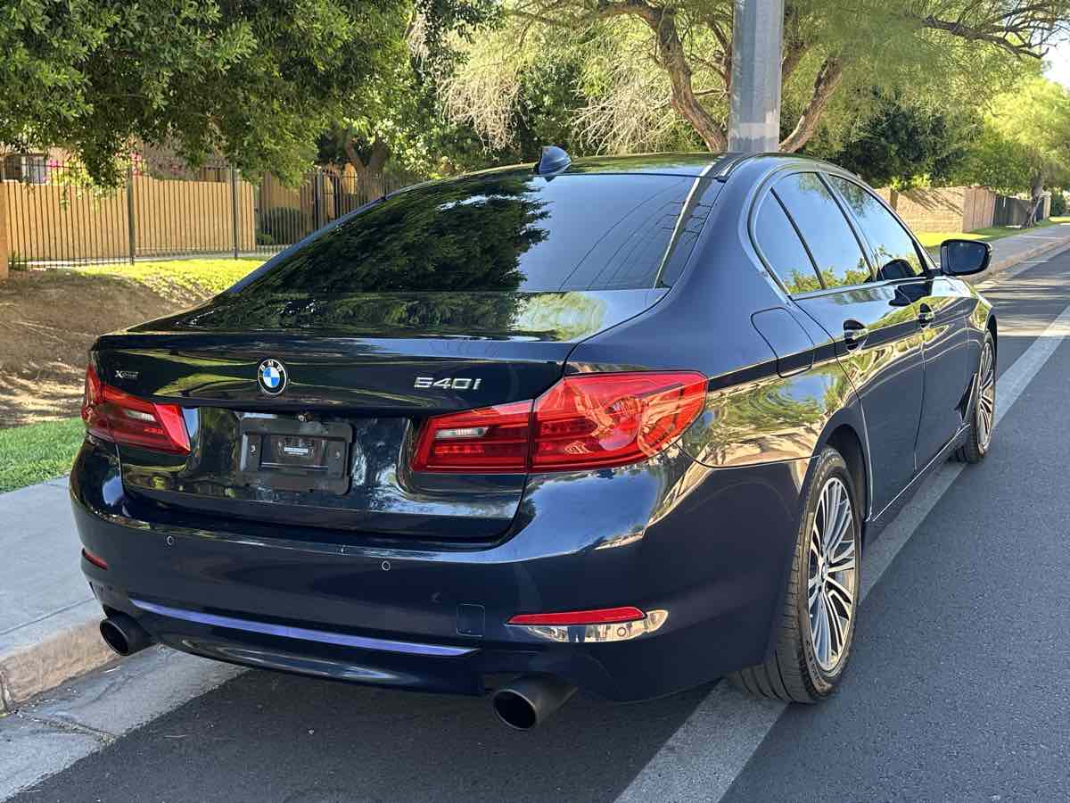 BMW 5 Series photo 8