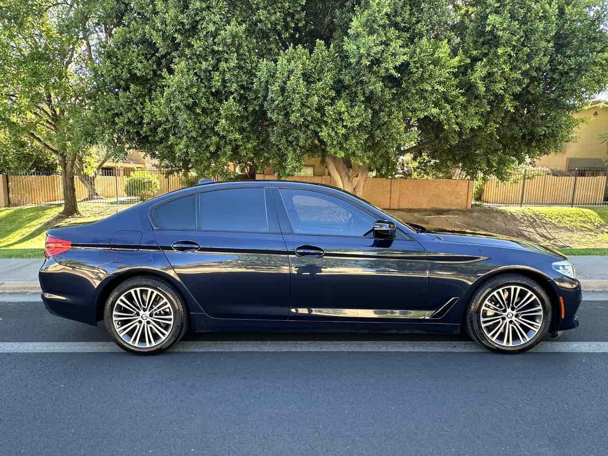 BMW 5 Series photo 9