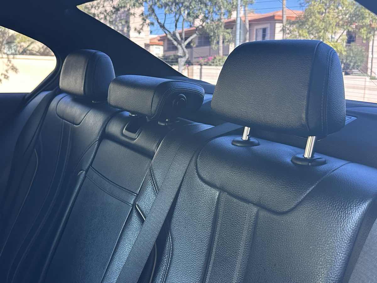 BMW 5 Series photo 12