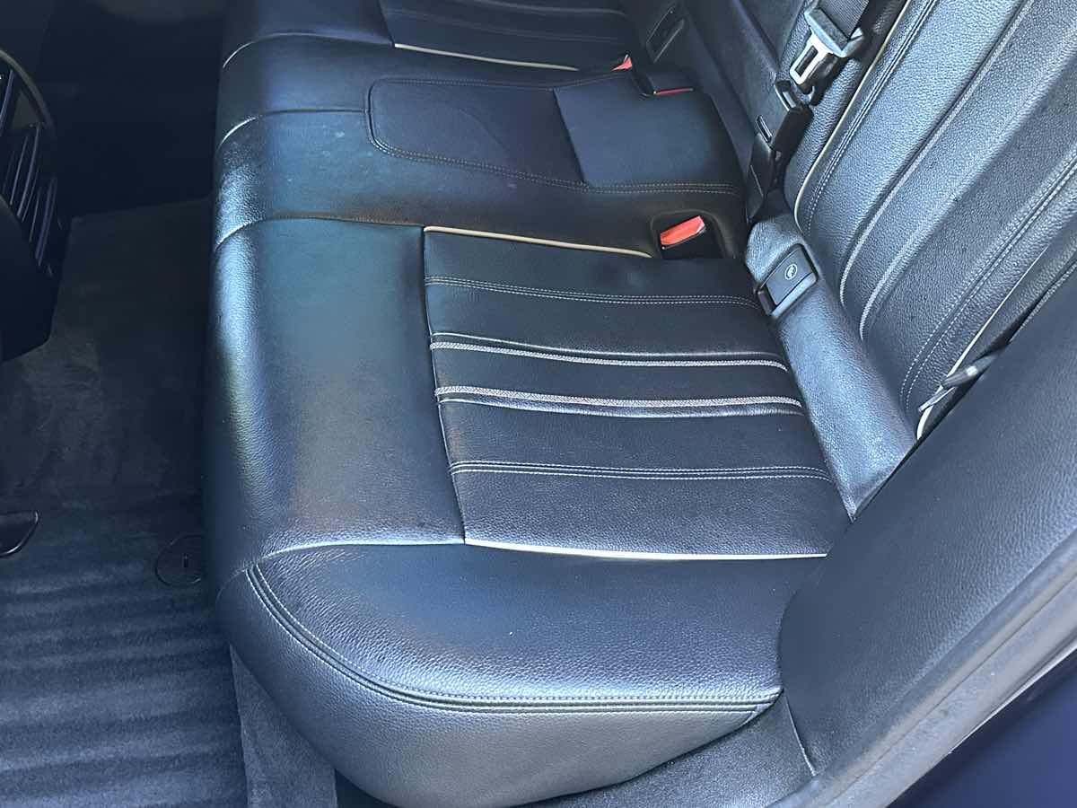 BMW 5 Series photo 13