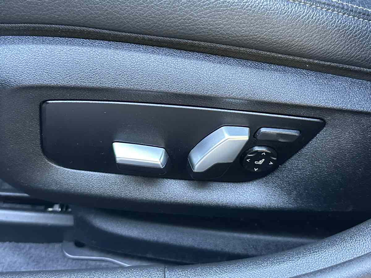 BMW 5 Series photo 15