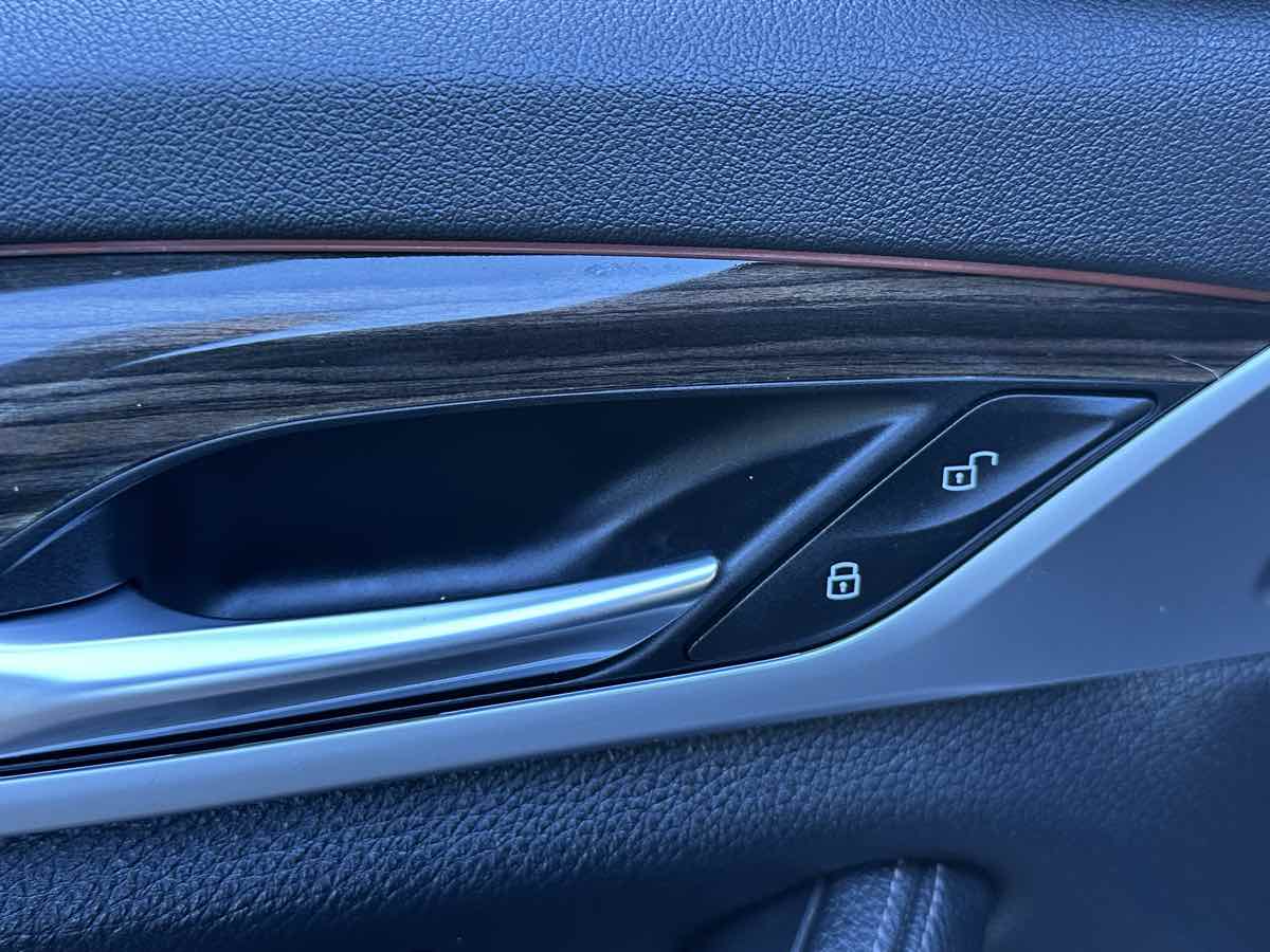 BMW 5 Series photo 29