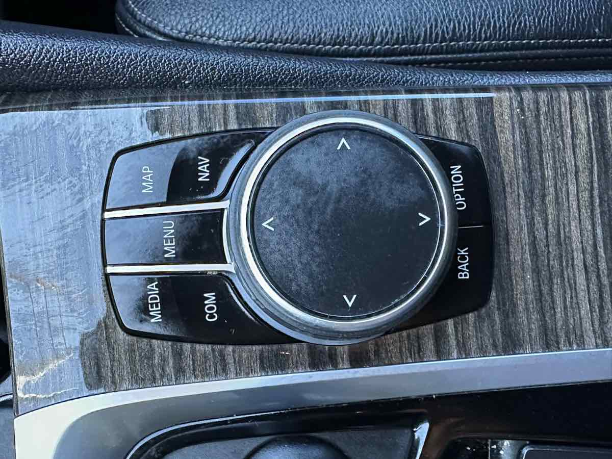 BMW 5 Series photo 35