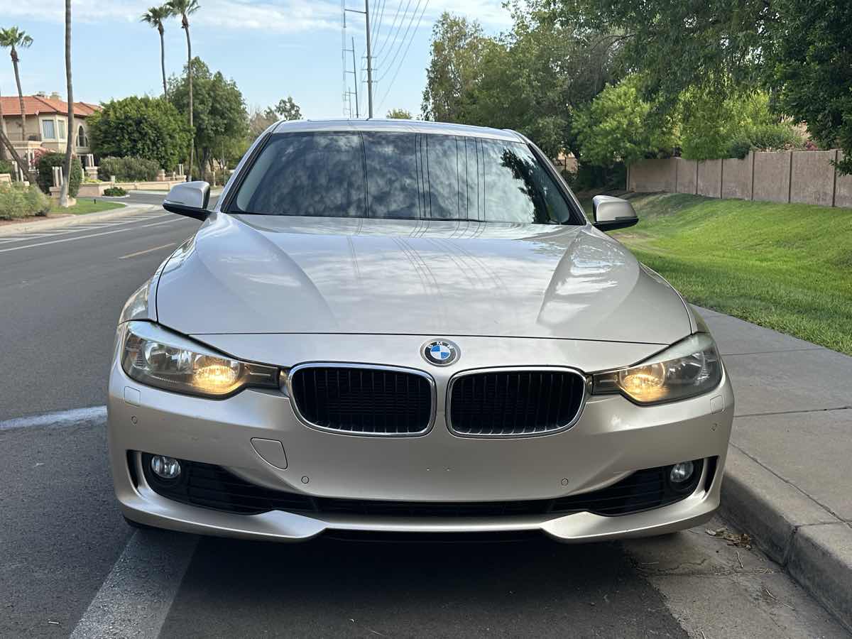 BMW 3 Series photo 3