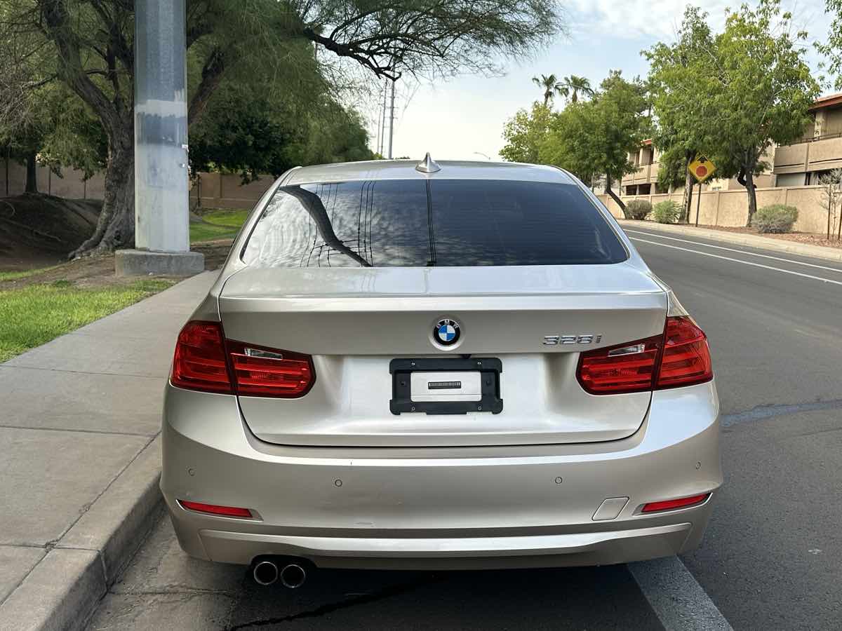 BMW 3 Series photo 7