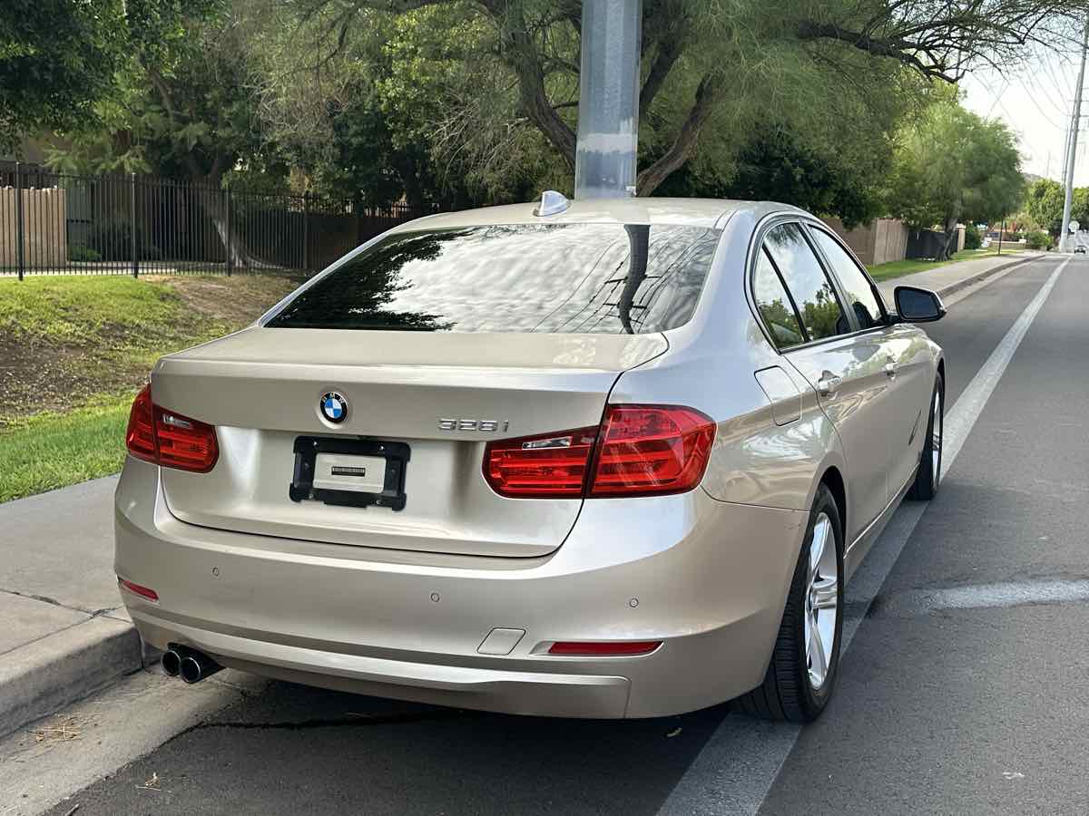BMW 3 Series photo 8
