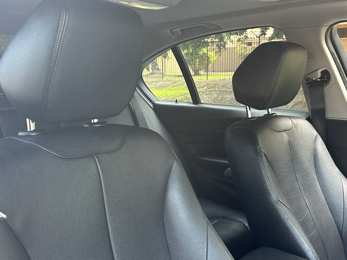 BMW 3 Series photo 10