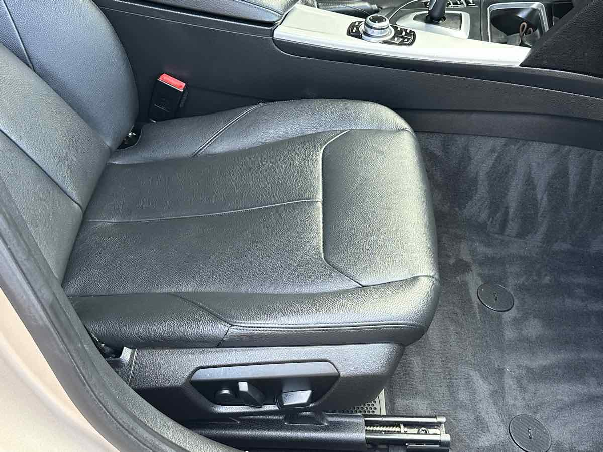 BMW 3 Series photo 11