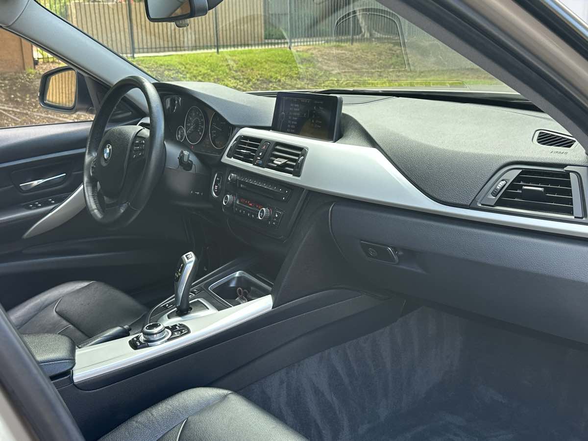 BMW 3 Series photo 13