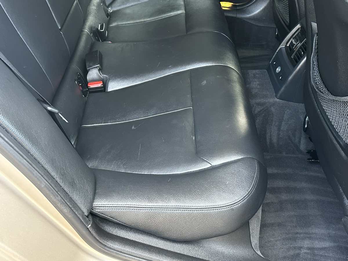 BMW 3 Series photo 14