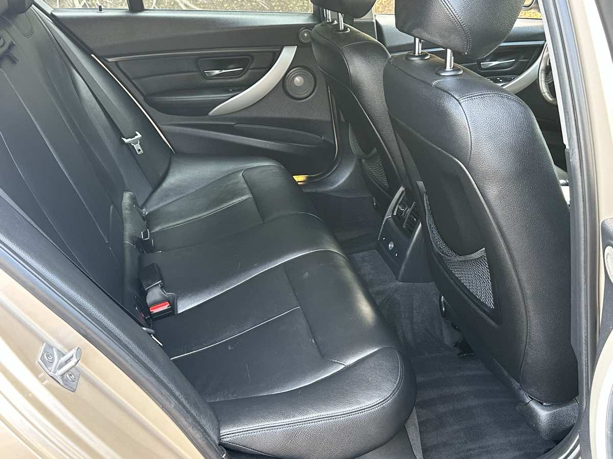 BMW 3 Series photo 15
