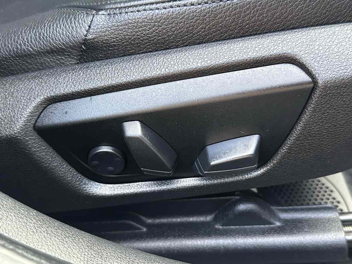 BMW 3 Series photo 16