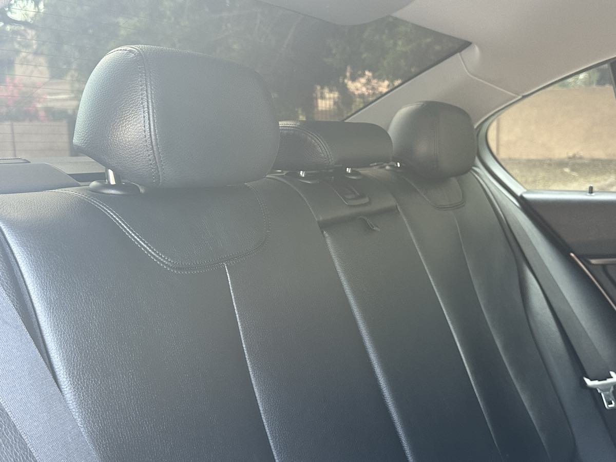 BMW 3 Series photo 17