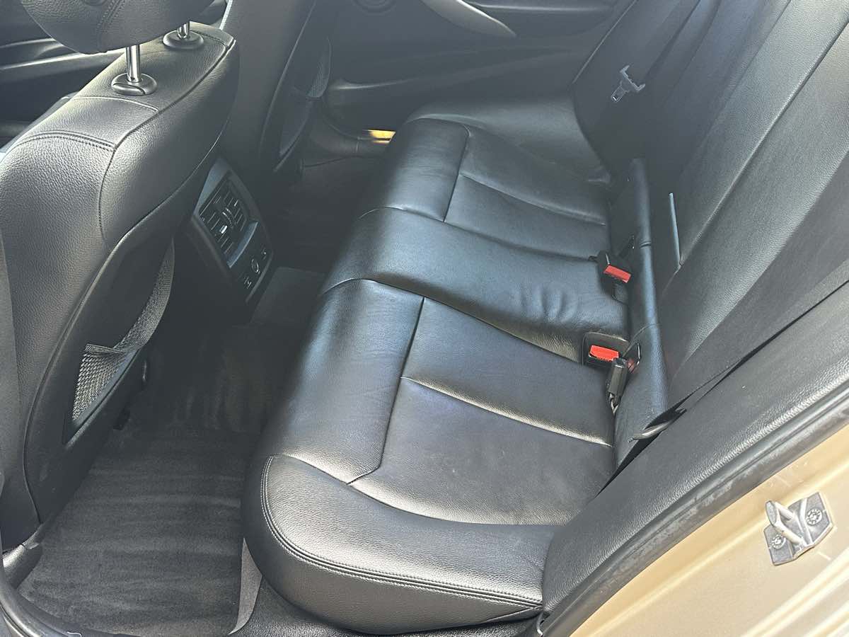 BMW 3 Series photo 18