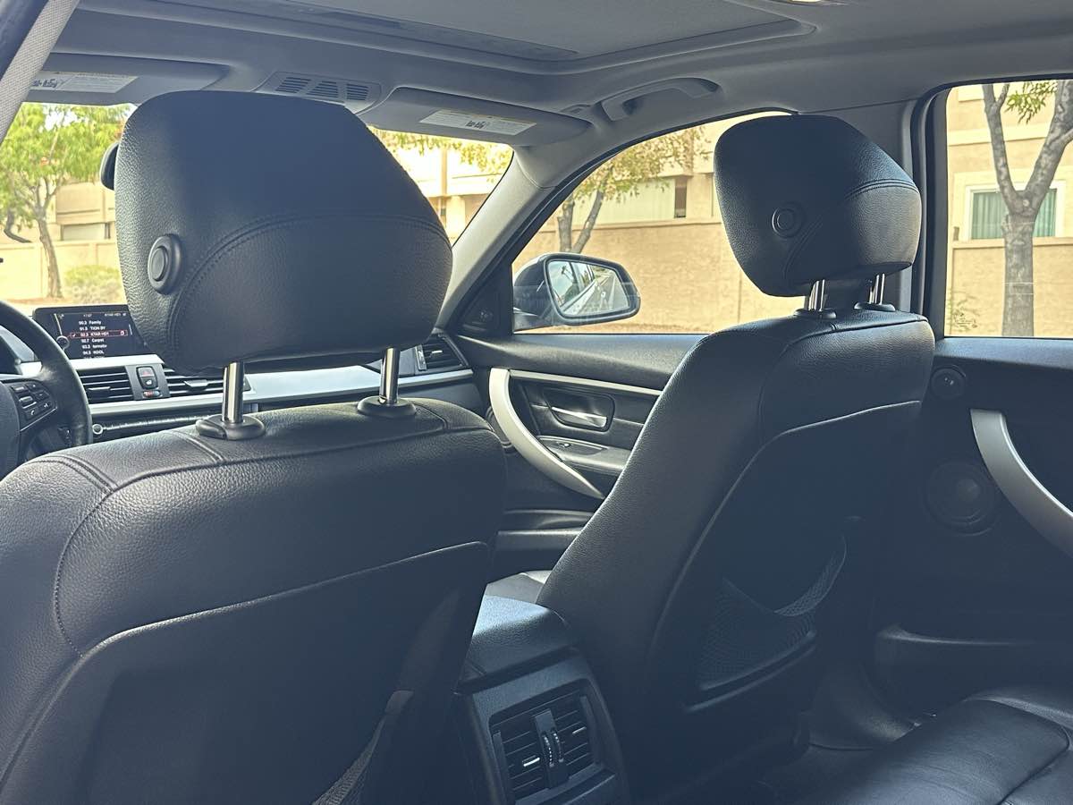 BMW 3 Series photo 21