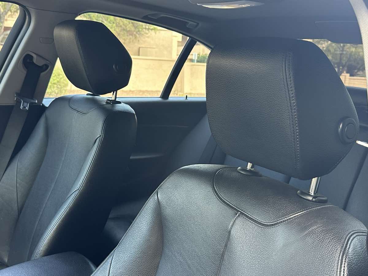 BMW 3 Series photo 22