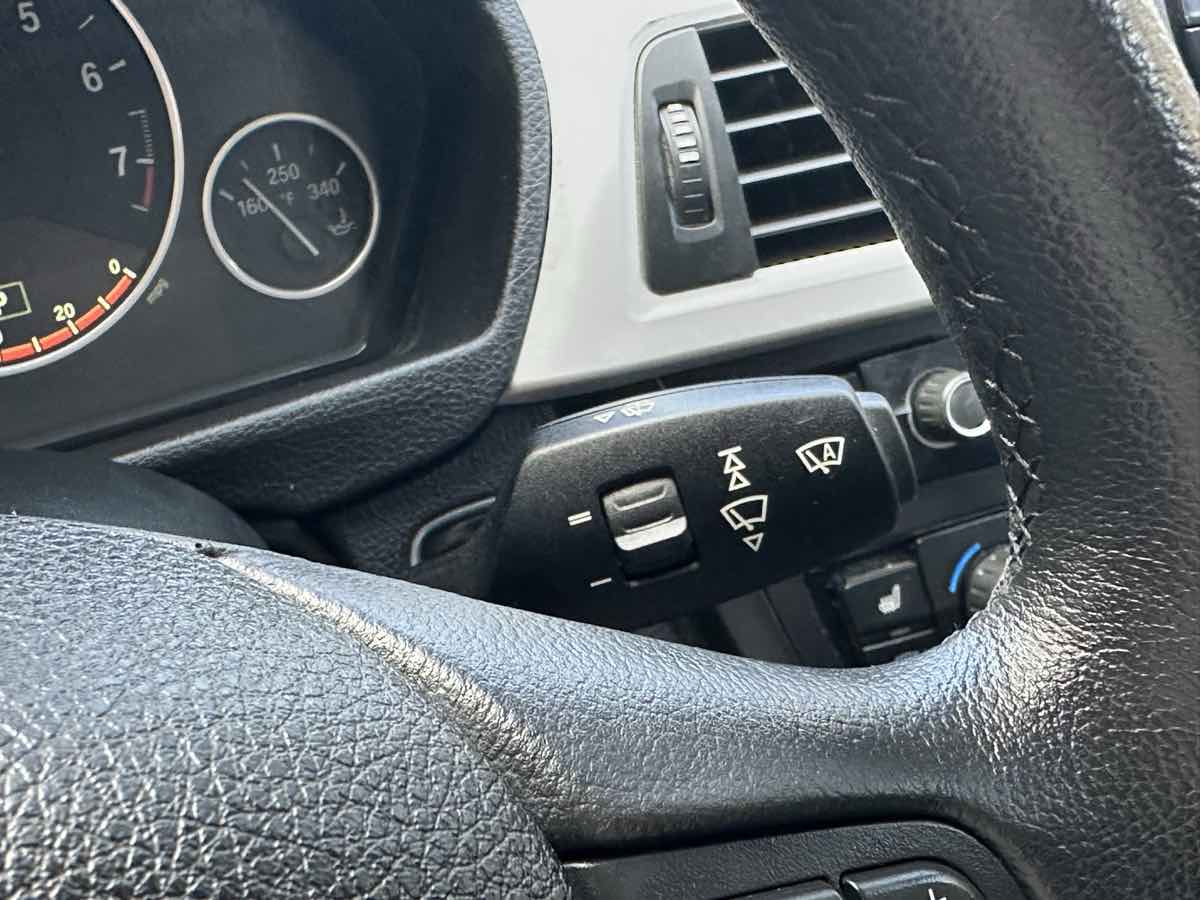 BMW 3 Series photo 29