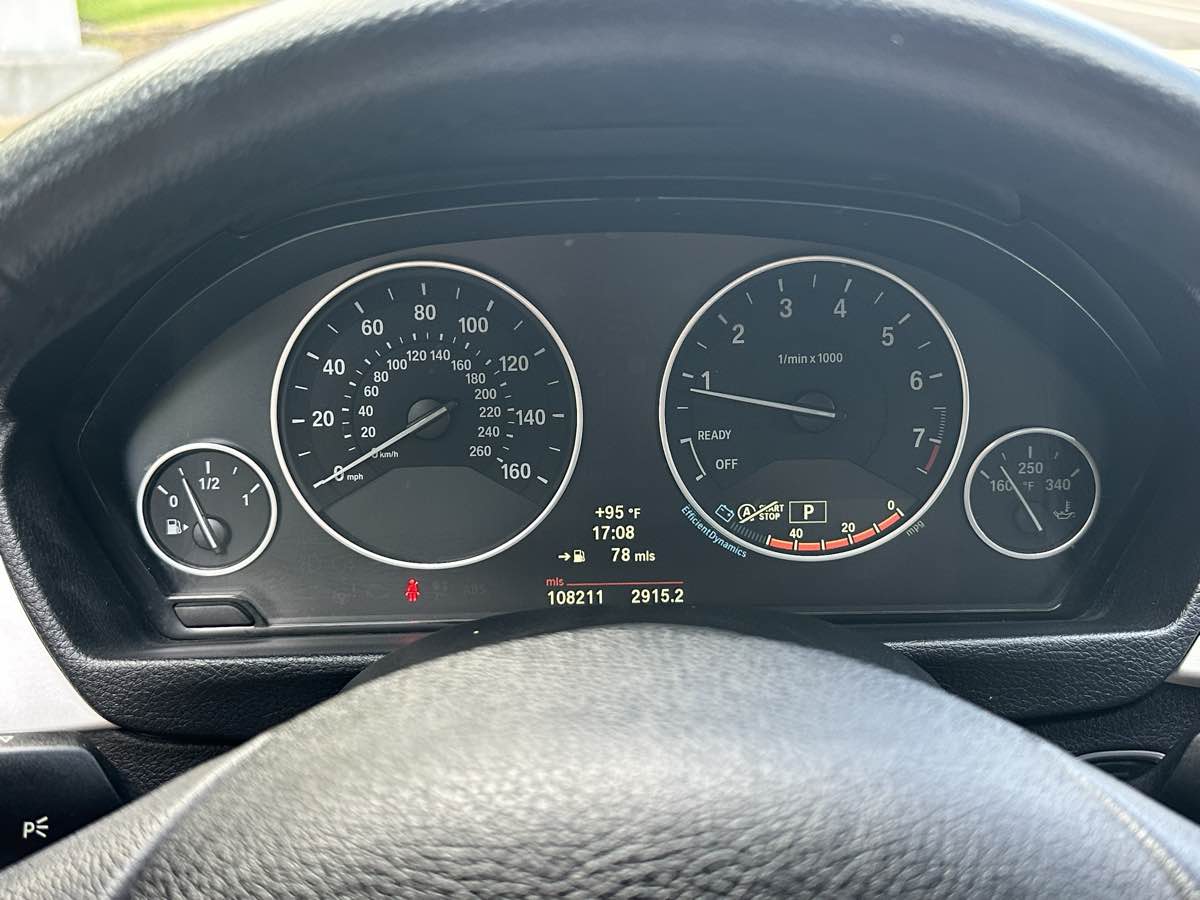 BMW 3 Series photo 32